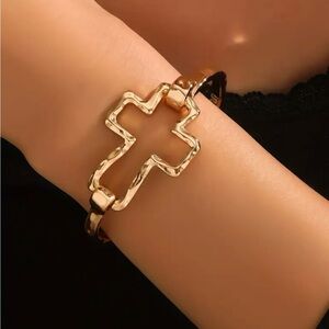 Gold Cross-Link Women's Bracelet - Elegant Religious Jewelry